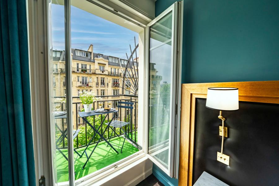 Hôtel Le Cercle - Classic room with Eiffel Tower balcony
